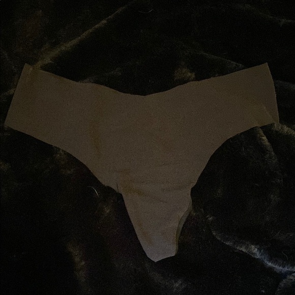 Victoria’s Secret Seamless Black Thong - size medium - Picture 1 of 3